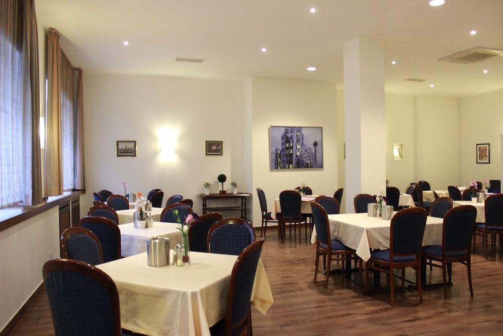 Hotel Weidenhof Дюселдорф Екстериор снимка