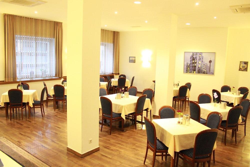 Hotel Weidenhof Дюселдорф Екстериор снимка