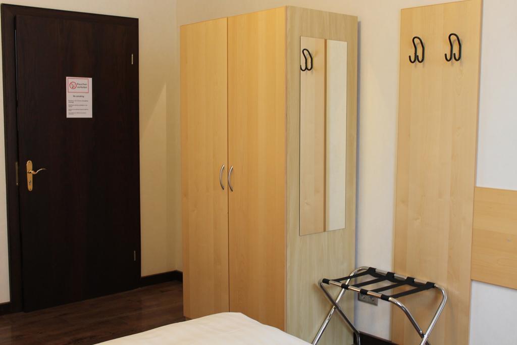 Hotel Weidenhof Дюселдорф Екстериор снимка
