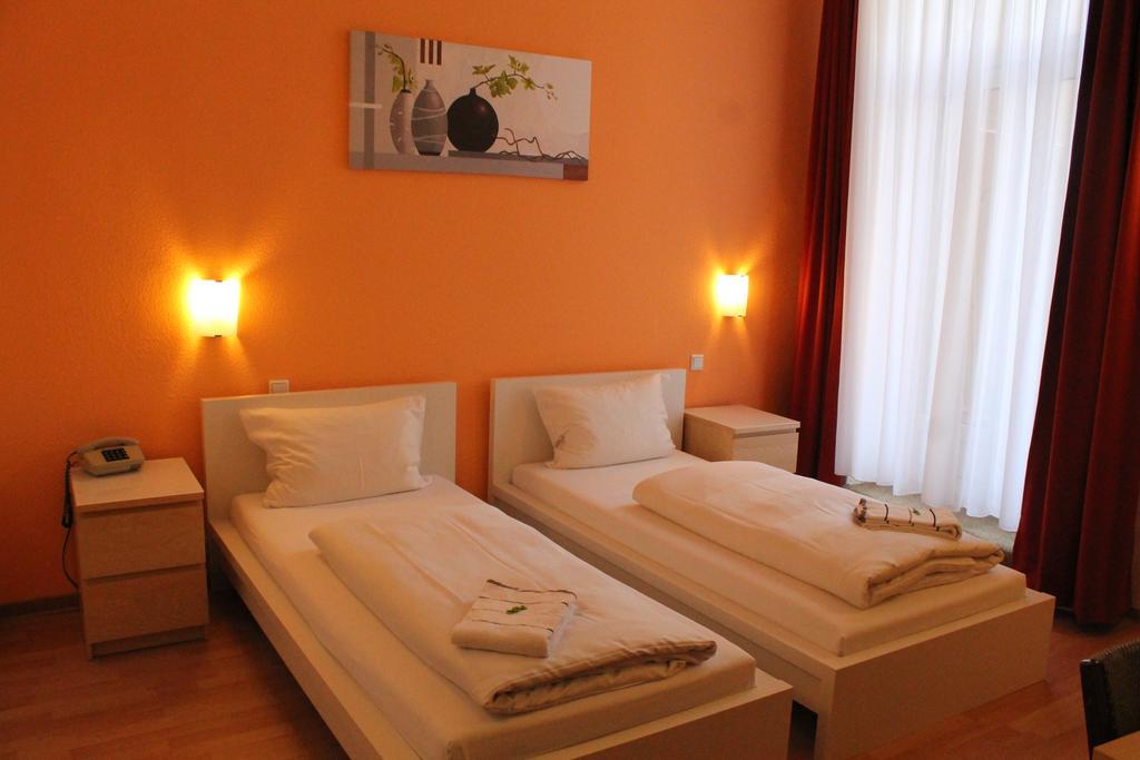 Hotel Weidenhof Дюселдорф Екстериор снимка