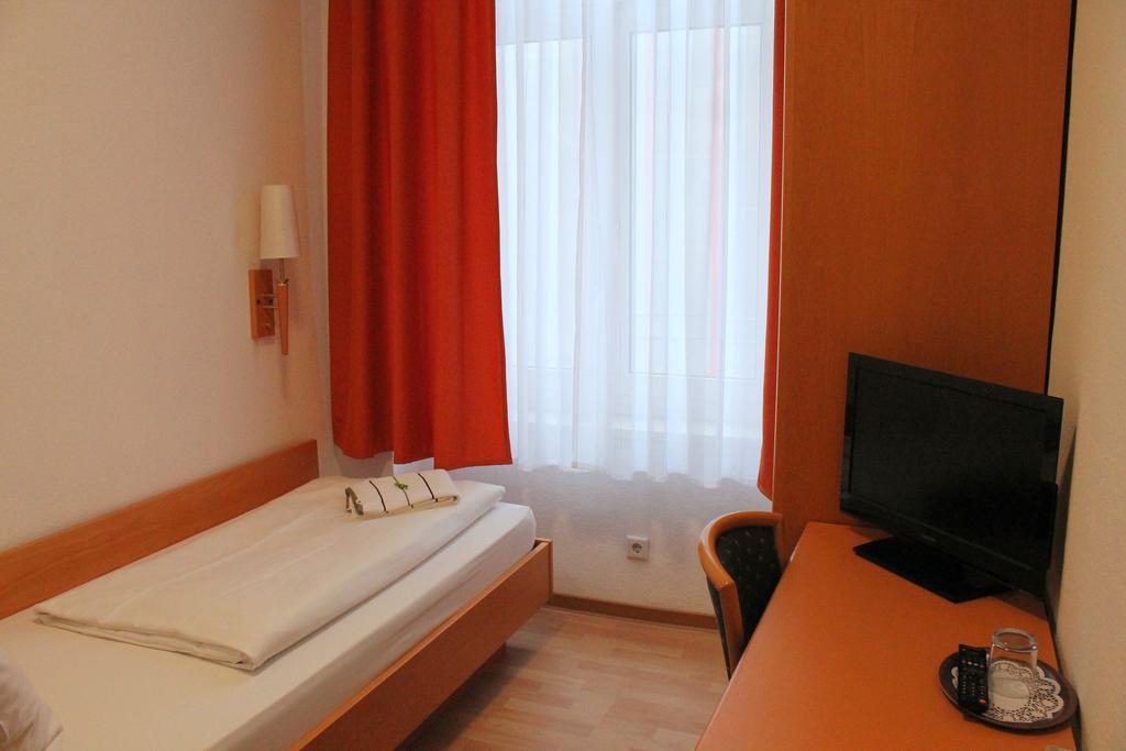 Hotel Weidenhof Дюселдорф Екстериор снимка