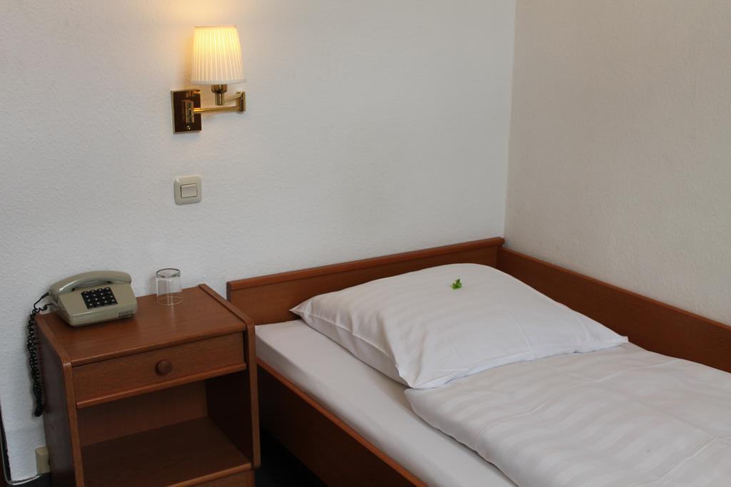 Hotel Weidenhof Дюселдорф Стая снимка